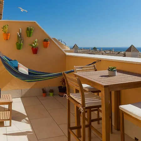 Deja Blue - Rent Modern Penthouse *