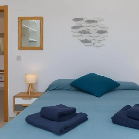 Deja Blue - Rent Modern Penthouse דירה טריפה