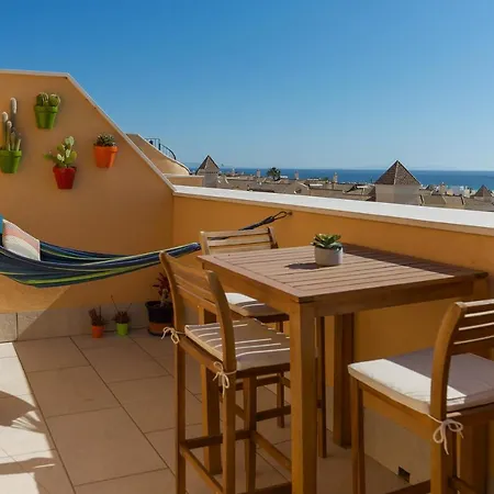 Deja Blue - Rent Modern Penthouse Apartment *