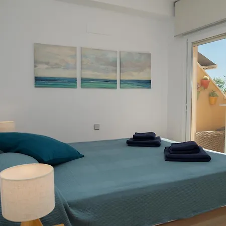 Deja Blue - Rent Modern Penthouse Daire Tarifa