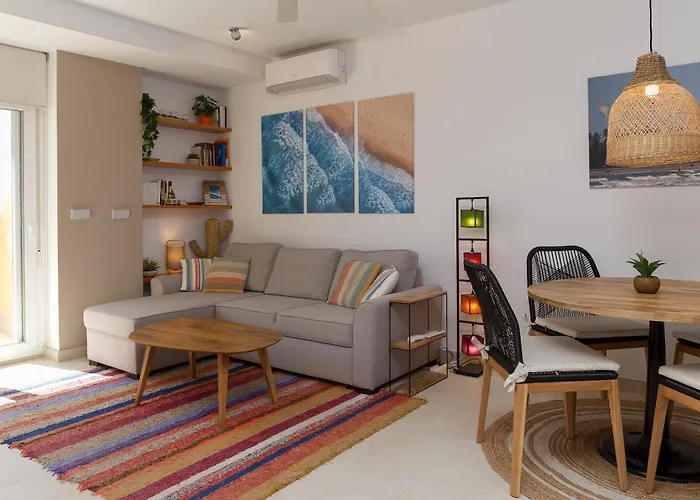 Deja Blue - Rent Modern Penthouse Daire Tarifa