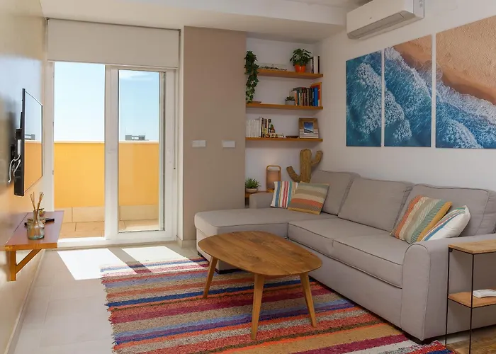 Deja Blue - Rent Modern Penthouse *