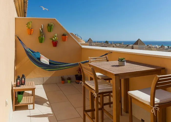 Deja Blue - Rent Modern Penthouse *