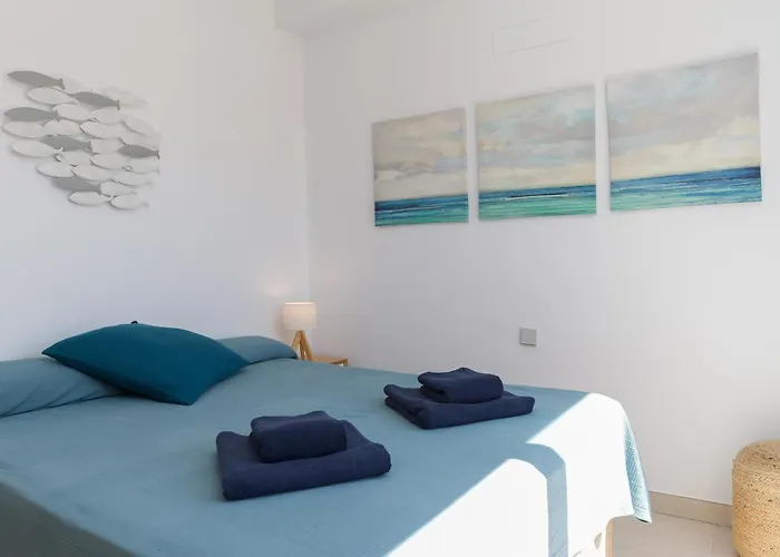 Deja Blue - Rent Modern Penthouse *